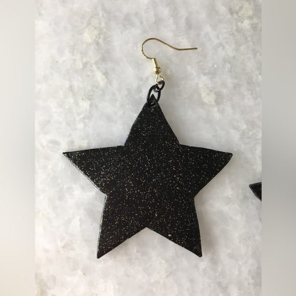 Large Black Stars with gold glitter accents handcrafted statement earrings ✨⭐️🖤 - Picture 3 of 13